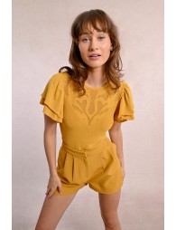 Fitted T-shirt with ruffled sleeves