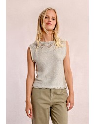 Sleeveless knit sweater