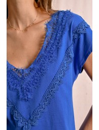 Fitted t-shirt with lace detail