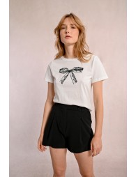 Fitted t-shirt with lace bow pattern