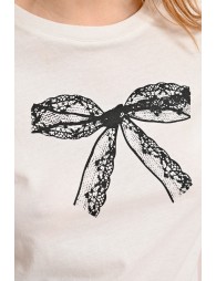 Fitted t-shirt with lace bow pattern