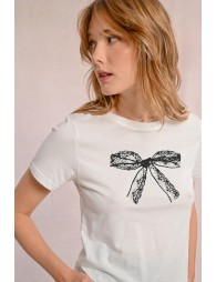 Fitted t-shirt with lace bow pattern