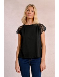 T-shirt with lace detail on the shoulders