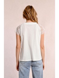 T-shirt with lace detail on the shoulders