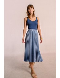 Long pleated and iridescent skirt