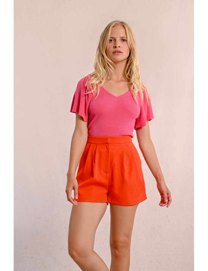 High-waisted pleated shorts