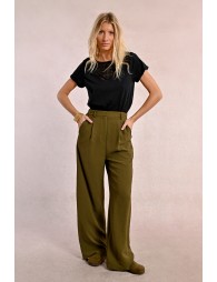 Wide pleated pants