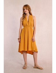 Vestido corto con escote halter asimétrico