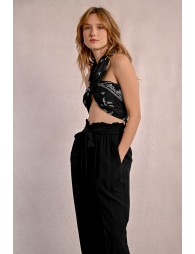 Pantalón largo con lazada y pliegues