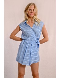 Mid-length shirt dress, tieable at the waist