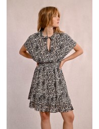 Vestido de manga mariposa con estampado y volantes