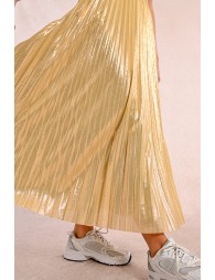 Long pleated and iridescent skirt