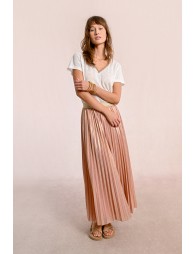 Long pleated and iridescent skirt