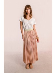 Long pleated and iridescent skirt