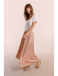 Long pleated and iridescent skirt