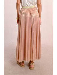 Long pleated and iridescent skirt